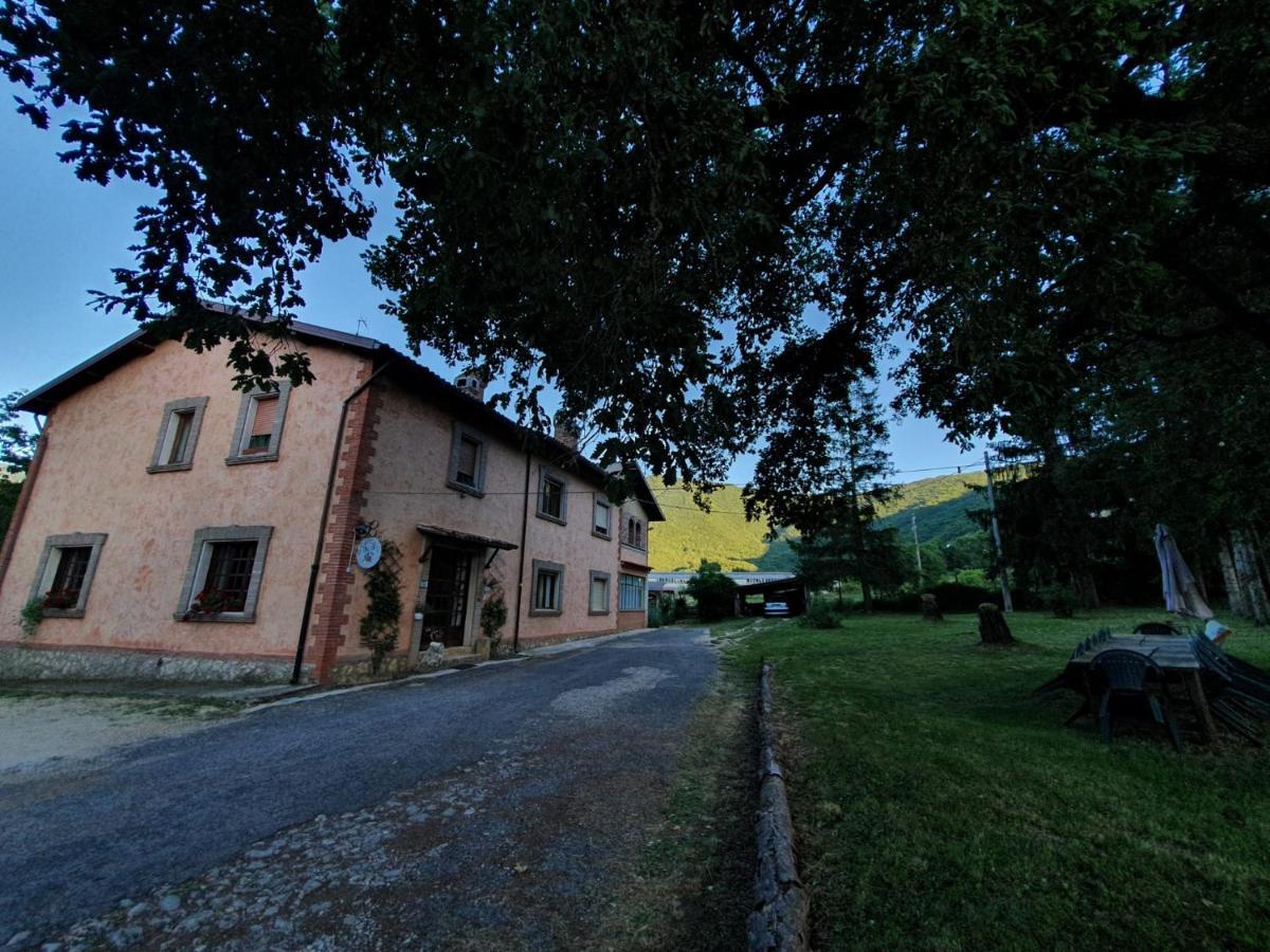 B&B Calecatine Rocca di Botte Luaran gambar